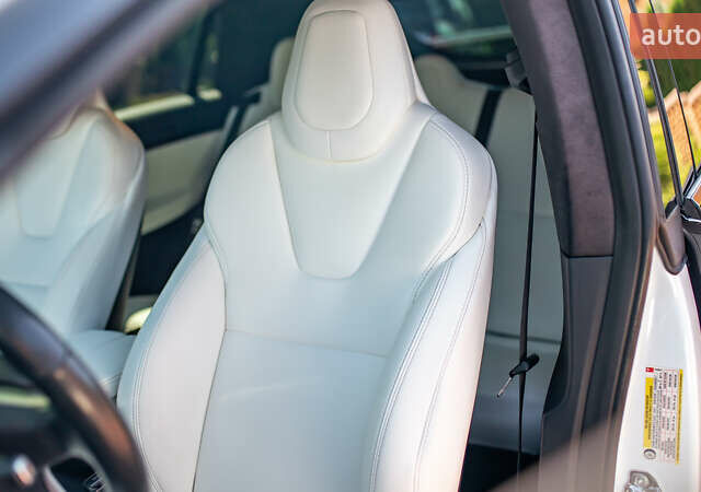 Белый Тесла Модель Х, объемом двигателя 0 л и пробегом 46 тыс. км за 39500 $, фото 55 на Automoto.ua