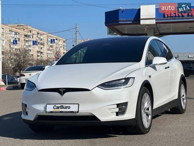 Белый Тесла Модель Х, объемом двигателя 0 л и пробегом 78 тыс. км за 33500 $, фото 5 на Automoto.ua
