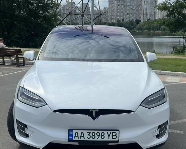 Белый Тесла Модель Х, объемом двигателя 0 л и пробегом 90 тыс. км за 41000 $, фото 1 на Automoto.ua