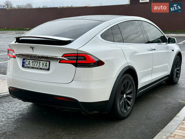 Белый Тесла Модель Х, объемом двигателя 0 л и пробегом 93 тыс. км за 33500 $, фото 3 на Automoto.ua