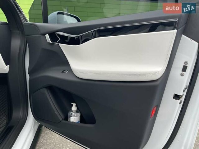 Тесла Модель Х 2019 у Києві на Automoto.ua Білий Тесла Модель Х, об'ємом двигуна 0 л та пробігом 123 тис. км за 33900 $, фото 52 на Automoto.ua