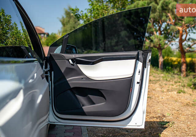 Белый Тесла Модель Х, объемом двигателя 0 л и пробегом 46 тыс. км за 39500 $, фото 73 на Automoto.ua