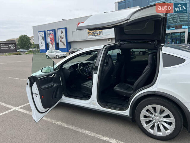 Белый Тесла Модель Х, объемом двигателя 0 л и пробегом 21 тыс. км за 28700 $, фото 12 на Automoto.ua