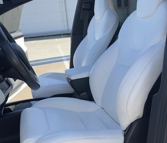 Белый Тесла Модель Х, объемом двигателя 0 л и пробегом 98 тыс. км за 28500 $, фото 17 на Automoto.ua