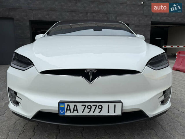 Белый Тесла Модель Х, объемом двигателя 0 л и пробегом 60 тыс. км за 39500 $, фото 16 на Automoto.ua