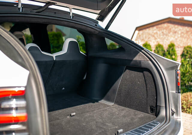 Белый Тесла Модель Х, объемом двигателя 0 л и пробегом 46 тыс. км за 39500 $, фото 31 на Automoto.ua