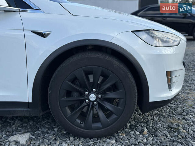 Белый Тесла Модель Х, объемом двигателя 0 л и пробегом 93 тыс. км за 35700 $, фото 10 на Automoto.ua