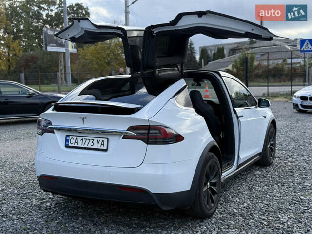 Белый Тесла Модель Х, объемом двигателя 0 л и пробегом 93 тыс. км за 35700 $, фото 5 на Automoto.ua