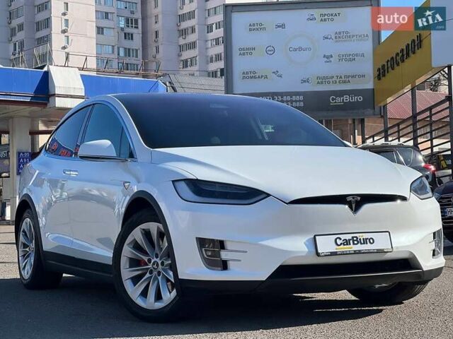 Белый Тесла Модель Х, объемом двигателя 0 л и пробегом 78 тыс. км за 33500 $, фото 1 на Automoto.ua
