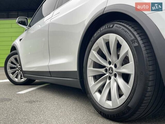 Тесла Модель Х 2019 у Києві на Automoto.ua Білий Тесла Модель Х, об'ємом двигуна 0 л та пробігом 123 тис. км за 33900 $, фото 8 на Automoto.ua
