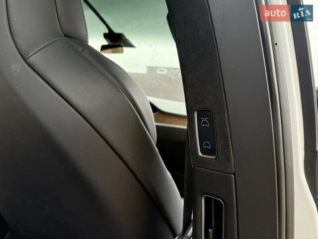 Белый Тесла Модель Х, объемом двигателя 0 л и пробегом 93 тыс. км за 33500 $, фото 29 на Automoto.ua