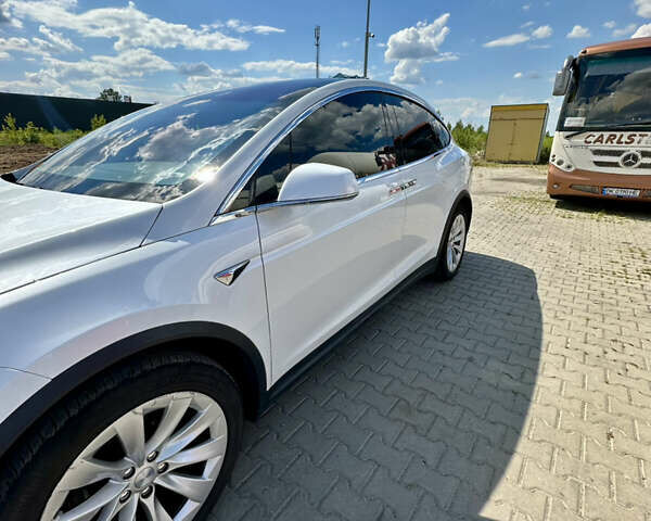 Белый Тесла Модель Х, объемом двигателя 0 л и пробегом 110 тыс. км за 29000 $, фото 1 на Automoto.ua