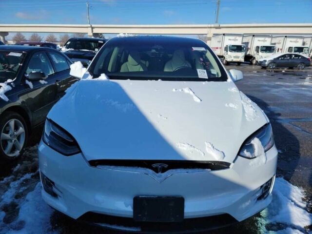Белый Тесла Модель Х, объемом двигателя 1 л и пробегом 32 тыс. км за 5900 $, фото 1 на Automoto.ua