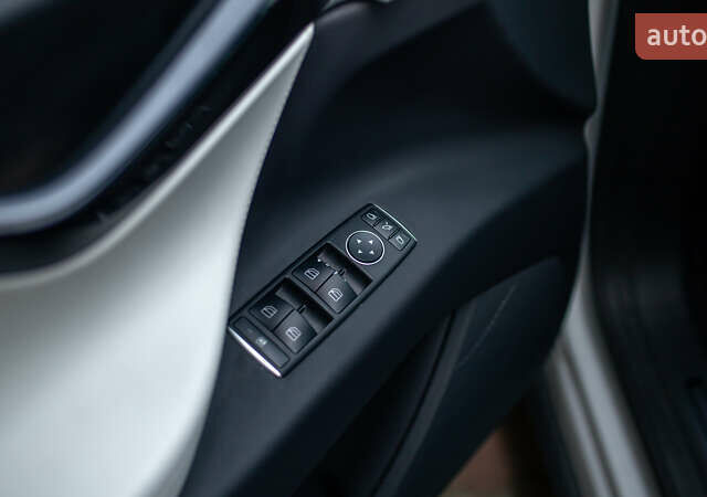 Белый Тесла Модель Х, объемом двигателя 0 л и пробегом 46 тыс. км за 39500 $, фото 52 на Automoto.ua