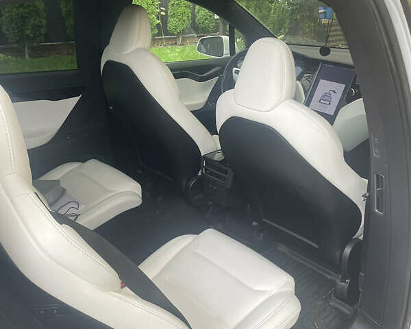 Білий Тесла Модель Х, об'ємом двигуна 0 л та пробігом 95 тис. км за 32500 $, фото 11 на Automoto.ua