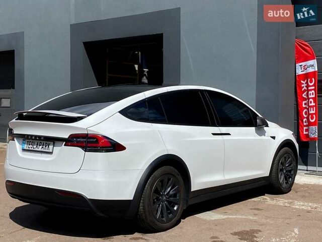 Белый Тесла Модель Х, объемом двигателя 0 л и пробегом 123 тыс. км за 31499 $, фото 9 на Automoto.ua