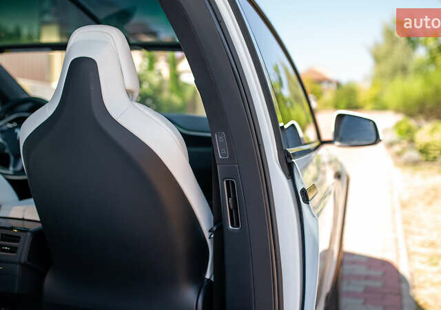 Белый Тесла Модель Х, объемом двигателя 0 л и пробегом 46 тыс. км за 39500 $, фото 59 на Automoto.ua