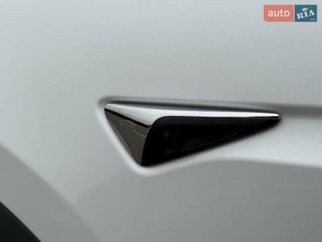 Белый Тесла Модель Х, объемом двигателя 0 л и пробегом 93 тыс. км за 33000 $, фото 17 на Automoto.ua