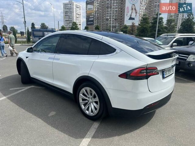 Белый Тесла Модель Х, объемом двигателя 0 л и пробегом 90 тыс. км за 41000 $, фото 8 на Automoto.ua