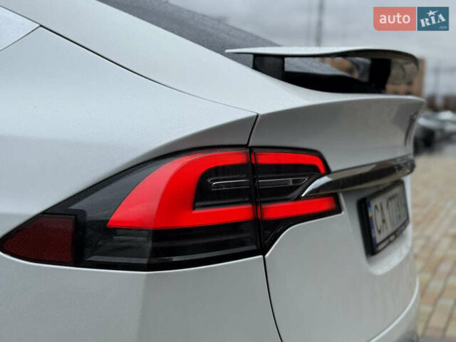 Белый Тесла Модель Х, объемом двигателя 0 л и пробегом 93 тыс. км за 33500 $, фото 15 на Automoto.ua