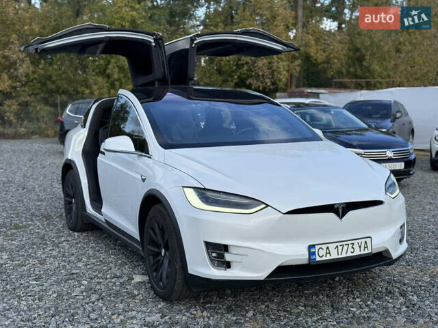 Белый Тесла Модель Х, объемом двигателя 0 л и пробегом 93 тыс. км за 35700 $, фото 2 на Automoto.ua