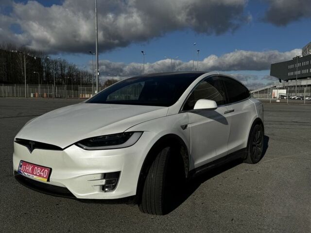 Белый Тесла Модель Х, объемом двигателя 0 л и пробегом 130 тыс. км за 28300 $, фото 1 на Automoto.ua