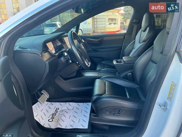 Белый Тесла Модель Х, объемом двигателя 0 л и пробегом 78 тыс. км за 33500 $, фото 16 на Automoto.ua