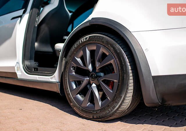 Белый Тесла Модель Х, объемом двигателя 0 л и пробегом 46 тыс. км за 39500 $, фото 29 на Automoto.ua