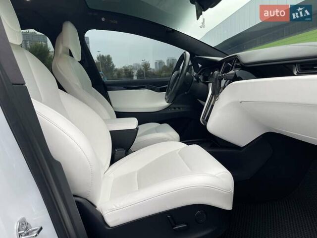 Тесла Модель Х 2019 у Києві на Automoto.ua Білий Тесла Модель Х, об'ємом двигуна 0 л та пробігом 123 тис. км за 33900 $, фото 53 на Automoto.ua