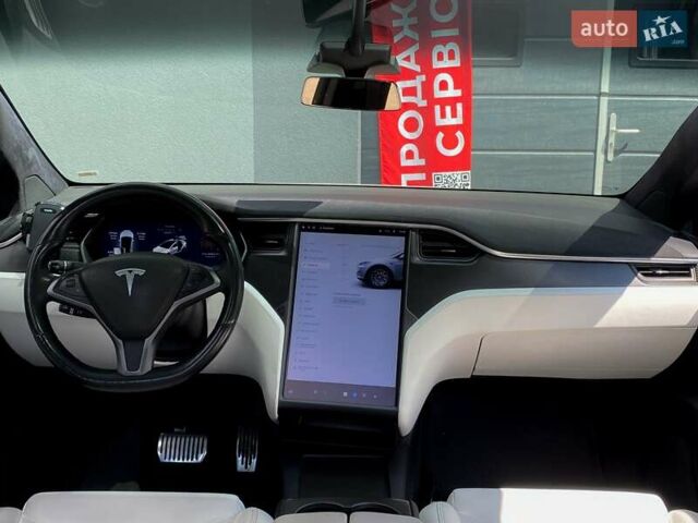 Белый Тесла Модель Х, объемом двигателя 0 л и пробегом 123 тыс. км за 31499 $, фото 17 на Automoto.ua