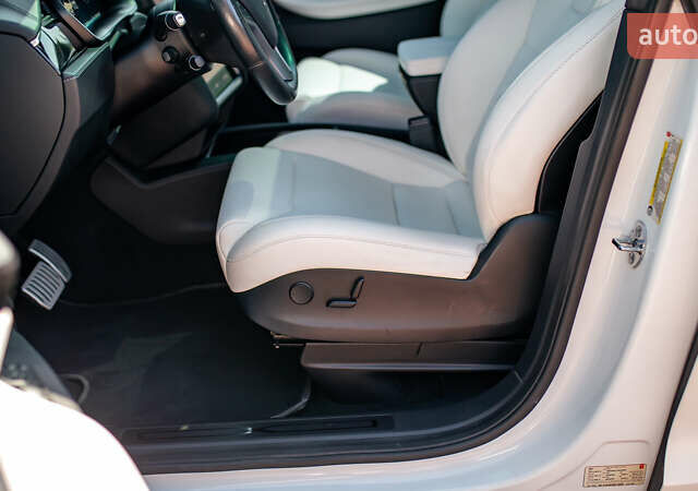 Белый Тесла Модель Х, объемом двигателя 0 л и пробегом 46 тыс. км за 39500 $, фото 51 на Automoto.ua