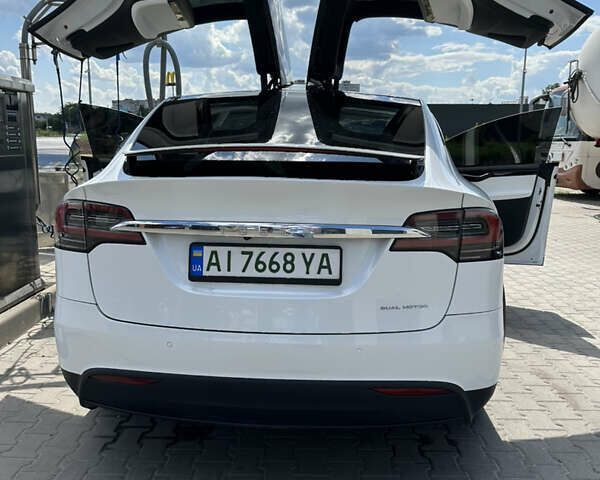 Белый Тесла Модель Х, объемом двигателя 0 л и пробегом 110 тыс. км за 29000 $, фото 10 на Automoto.ua