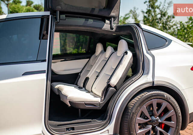 Белый Тесла Модель Х, объемом двигателя 0 л и пробегом 46 тыс. км за 39500 $, фото 80 на Automoto.ua