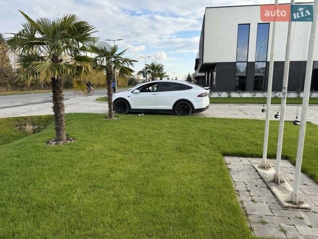 Белый Тесла Модель Х, объемом двигателя 0 л и пробегом 58 тыс. км за 33000 $, фото 17 на Automoto.ua