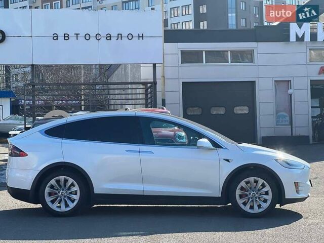 Белый Тесла Модель Х, объемом двигателя 0 л и пробегом 78 тыс. км за 33500 $, фото 12 на Automoto.ua