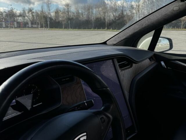 Белый Тесла Модель Х, объемом двигателя 0 л и пробегом 130 тыс. км за 28300 $, фото 7 на Automoto.ua