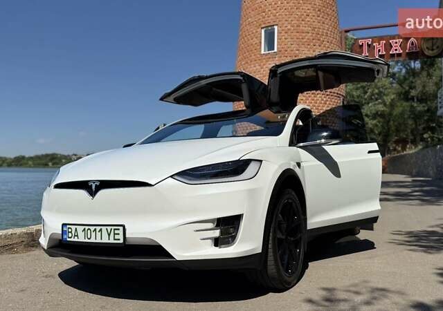 Белый Тесла Модель Х, объемом двигателя 0 л и пробегом 85 тыс. км за 28777 $, фото 32 на Automoto.ua