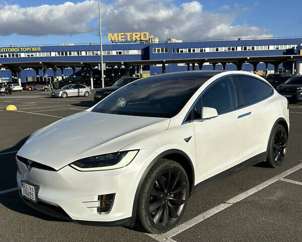 Белый Тесла Модель Х, объемом двигателя 0 л и пробегом 106 тыс. км за 29900 $, фото 3 на Automoto.ua