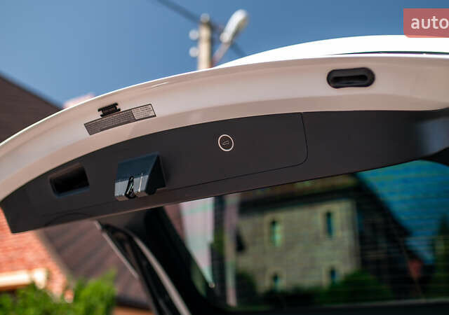 Белый Тесла Модель Х, объемом двигателя 0 л и пробегом 46 тыс. км за 39500 $, фото 28 на Automoto.ua