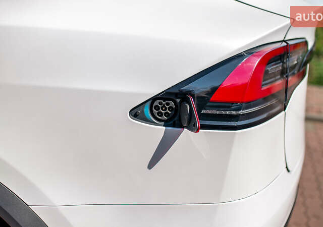 Белый Тесла Модель Х, объемом двигателя 0 л и пробегом 46 тыс. км за 39500 $, фото 36 на Automoto.ua