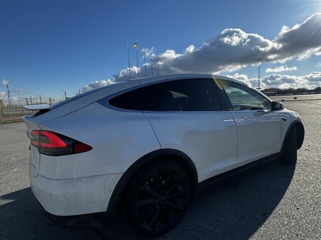 Белый Тесла Модель Х, объемом двигателя 0 л и пробегом 130 тыс. км за 28300 $, фото 5 на Automoto.ua