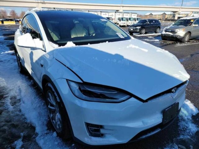 Белый Тесла Модель Х, объемом двигателя 1 л и пробегом 32 тыс. км за 5900 $, фото 2 на Automoto.ua