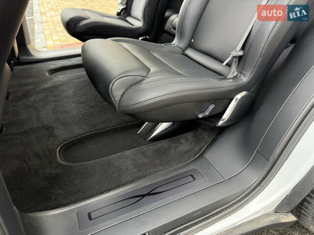 Белый Тесла Модель Х, объемом двигателя 0 л и пробегом 93 тыс. км за 33500 $, фото 35 на Automoto.ua