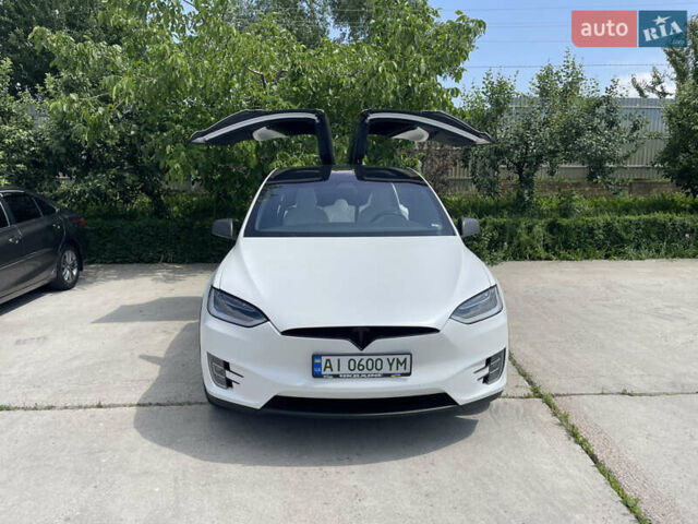 Белый Тесла Модель Х, объемом двигателя 0 л и пробегом 121 тыс. км за 29700 $, фото 1 на Automoto.ua