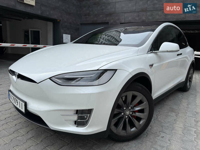 Белый Тесла Модель Х, объемом двигателя 0 л и пробегом 60 тыс. км за 39500 $, фото 4 на Automoto.ua