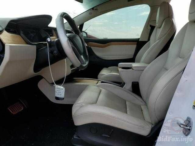 Тесла Модель Х 2019 у Києві на Automoto.ua Білий Тесла Модель Х, об'ємом двигуна 0 л та пробігом 148 тис. км за 21500 $, фото 16 на Automoto.ua