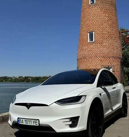 Белый Тесла Модель Х, объемом двигателя 0 л и пробегом 85 тыс. км за 28777 $, фото 30 на Automoto.ua