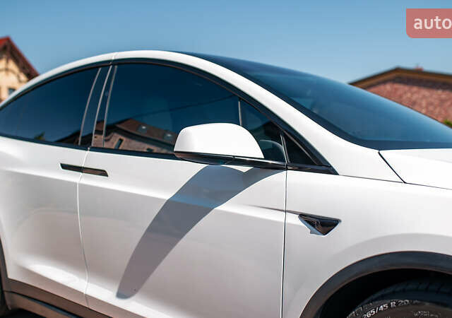 Белый Тесла Модель Х, объемом двигателя 0 л и пробегом 46 тыс. км за 39500 $, фото 11 на Automoto.ua