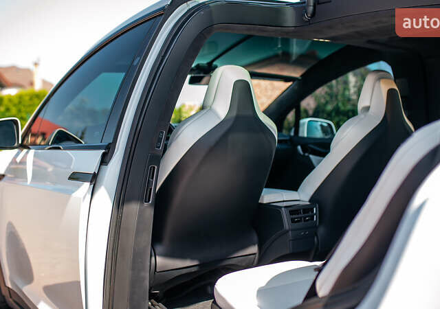 Белый Тесла Модель Х, объемом двигателя 0 л и пробегом 46 тыс. км за 39500 $, фото 35 на Automoto.ua