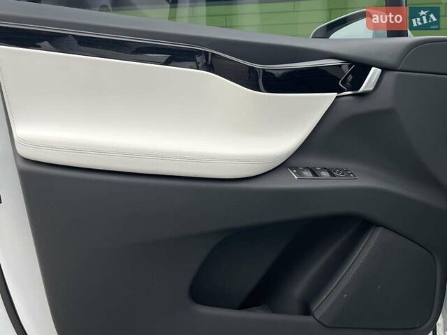 Тесла Модель Х 2019 у Києві на Automoto.ua Білий Тесла Модель Х, об'ємом двигуна 0 л та пробігом 123 тис. км за 33900 $, фото 20 на Automoto.ua